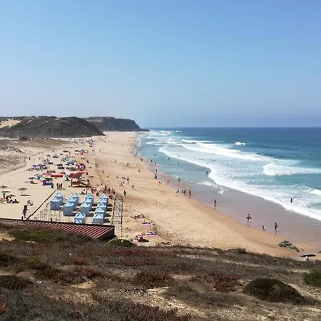 O Ninho Do Pinhal * Bombardeira