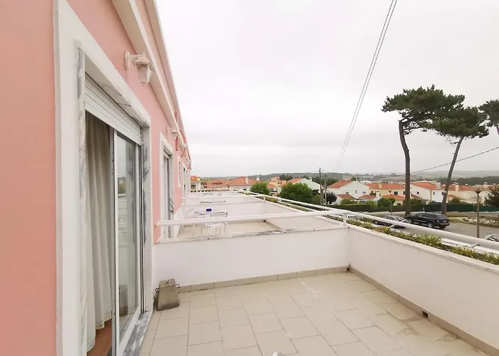 O Ninho Do Pinhal Bombardeira