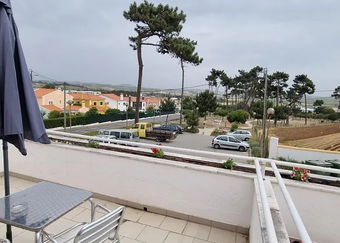 O Ninho Do Pinhal Bombardeira