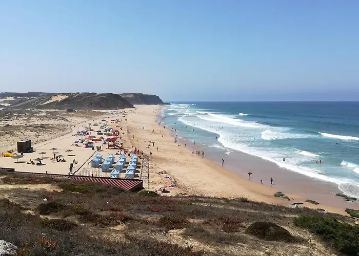 O Ninho Do Pinhal * Bombardeira